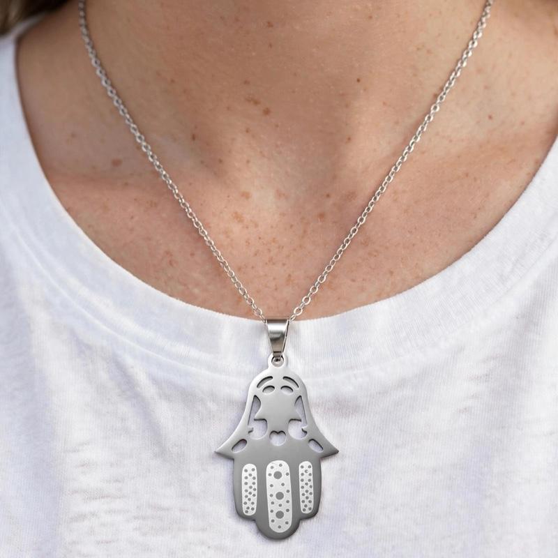 10 Accesorios que toda mujer debe tener en su armario